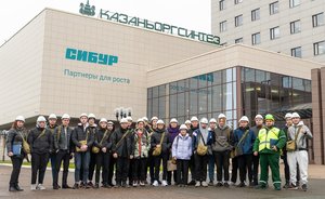 «Я вижу, как у ребят загорелись глаза»: «Казаньоргсинтез» принял новых экскурсантов
