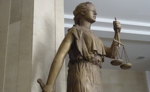 Нижнекамца посадили за кражу соковыжималки и парфюма