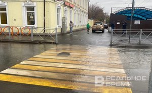 В Казани на улице Ершова прорвало канализацию
