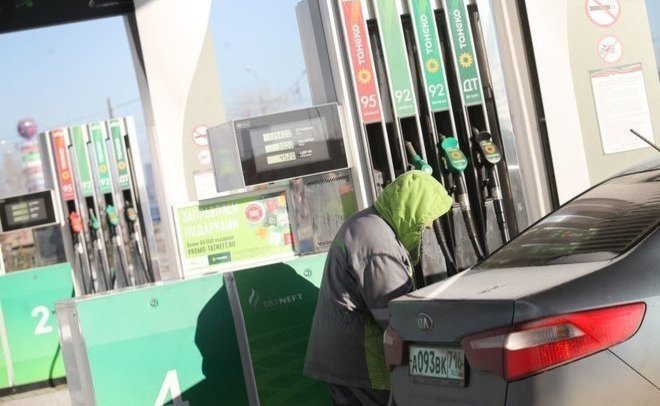 Росстат: в 26 российских регионах подешевел бензин
