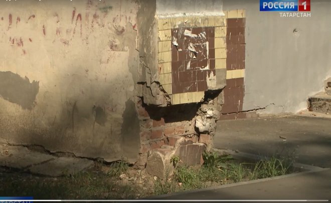 Жители 50-летнего казанского дома жалуются на отсутствие капремонта