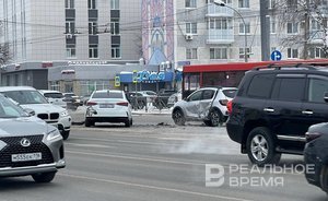 На улице Ершова в Казани столкнулись две иномарки