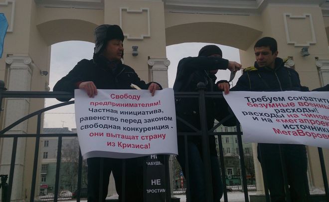На митинге памяти Немцова в Казани потребовали освободить Надежду Савченко