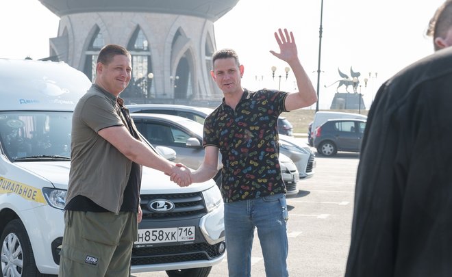 Лидер ВИА «Волга-Волга» Антон Салакаев принял участие в видеошоу «Социальное такси»