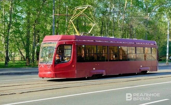 Из-за столкновения двух автомобилей в центре Казани приостановили движение трамваев №1 и 2