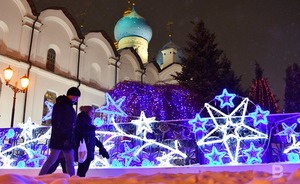 «Как развлечься в праздники?»: расписание открытия елок в парках и скверах Казани