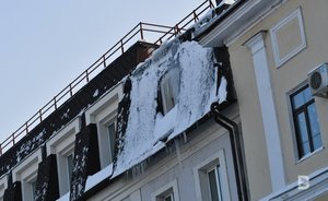 В Елабуге прокуратура добилась возбуждения уголовного дела после падения снега с крыши на женщину