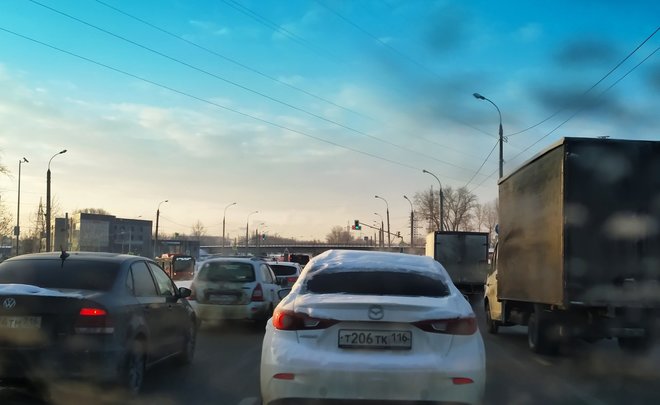 Новогодний «подарок» водителям: организаторы дорожного движения в Казани устроили новую пробку