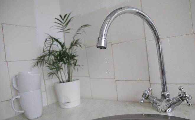 В домах Кировского района Казани из-за аварии отключили холодную воду