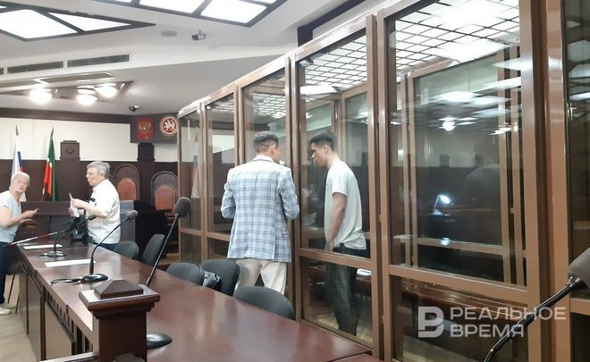 Убили спящего на остановке: в Казани прокурор просит 28 лет колонии для подростков