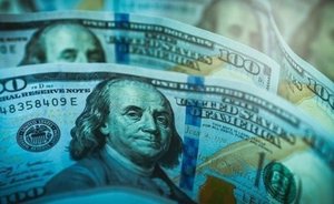 Курс доллара в ходе торгов на Мосбирже опустился ниже 100 рублей впервые с 3 марта