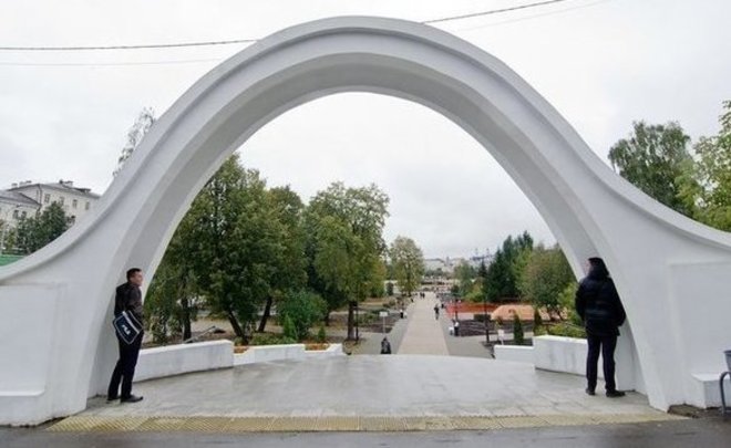 Казанцы пожаловались на покрытие детской площадки в парке «Черное озеро», красящее обувь и одежду