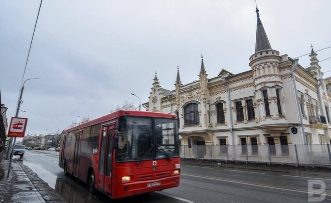 Роспотребнадзор рекомендовал россиянам не ездить в транспорте в час пик