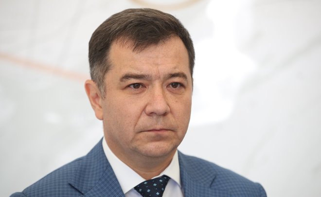 Рустам Минниханов наградил заместителя гендиректора АО «ТАИФ» Руслана Гиззатуллина