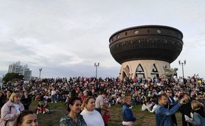 В Казани у «Чаши» образовались большие очереди