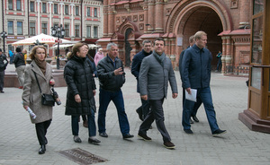 В каком году приезжал. Мэр Казани на Баумана. Метшин на улице Баумана. Митинг на Баумана Казань. Концепция Баумана.