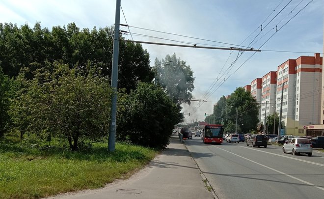 В Казани на Мавлютова загорелась машина