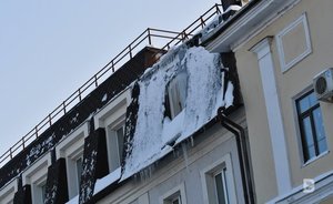 В Авиастроительном районе Казани крыши двух домов очистили от снега по требованию прокуратуры