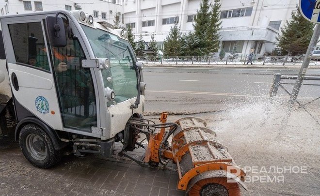 «Для работы всей техники даже в одну смену не хватает 82 человека»: в Казани дефицит водителей-механизаторов