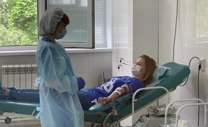 Нефтехимики сдали кровь и передали медикам защитные маски