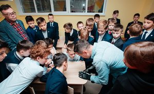 Воспитанники ДЮСШ ХК «Нефтехимик» побывали в «Мастерской ресайклинга»