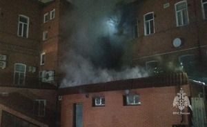 В центре Казани загорелось трехэтажное здание