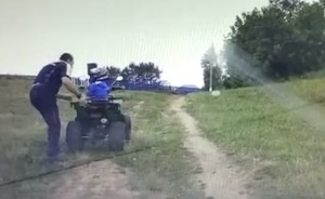 В Татарстане сотрудники ГИБДД остановили 4-летнего мальчика на квадроцикле