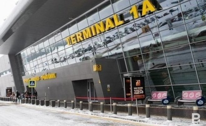 В казанском аэропорту в честь Международного женского дня выступил оркестр — видео