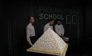 Минниханов подарил абитуриентам «Школы 21» 60-килограммовый чак-чак