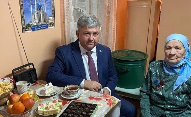 За подаренную ветерану «бумажку» от Путина приехал извиняться мэр Зеленодольска