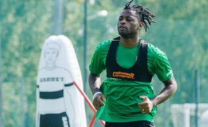 Завтра Алекс Сонг дебютирует в «Рубине»