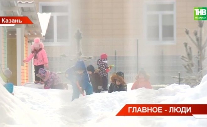 В Татарстане 22% семей откладывают рождение детей из-за нехватки мест в детсадах — видео