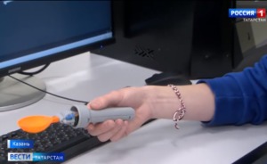 Школьник из Казани разработал прибор для помощи людям с тремором рук