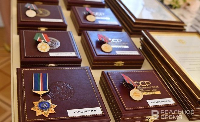 Госсовет Татарстана потратит больше 1 млн рублей на поставку 200 нагрудных знаков