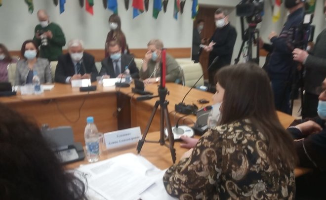 На круглый стол по вакцинации в ОП ворвались представители Независимой ассоциации врачей