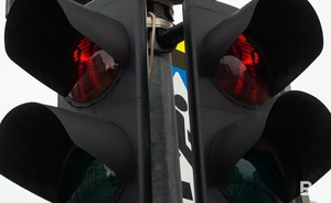 Из-за проезда на красный сигнал светофора на дорогах Татарстана с начала года пострадал 161 человек