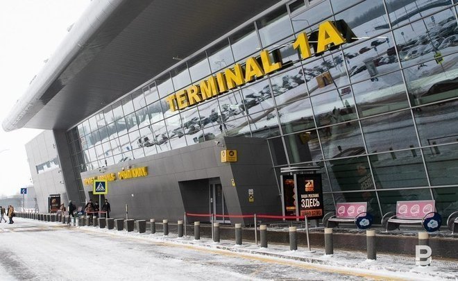 В казанском аэропорту задержали гражданина Ливана, который пытался вывезти партию косметологических товаров