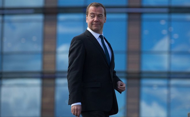 Медведев: в ближайшие годы МРОТ поднимется «до уровня прожиточного минимума работающего»