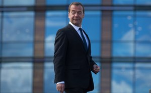 Медведев: в ближайшие годы МРОТ поднимется «до уровня прожиточного минимума работающего»
