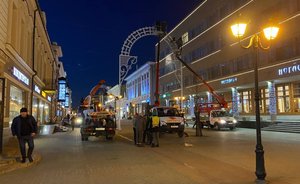 В Казани все еще устанавливают новогодние иллюминации