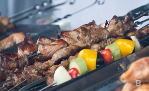 Юрист: готовить шашлык на даче можно на расстоянии 5 м от постройки